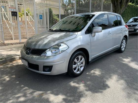 NISSAN TIIDA 1.8 S 16V GASOLINA 4P AUTOMÁTICO NISSAN TIIDA 1.8 S 16V GASOLINA 4P AUTOMÁTICO